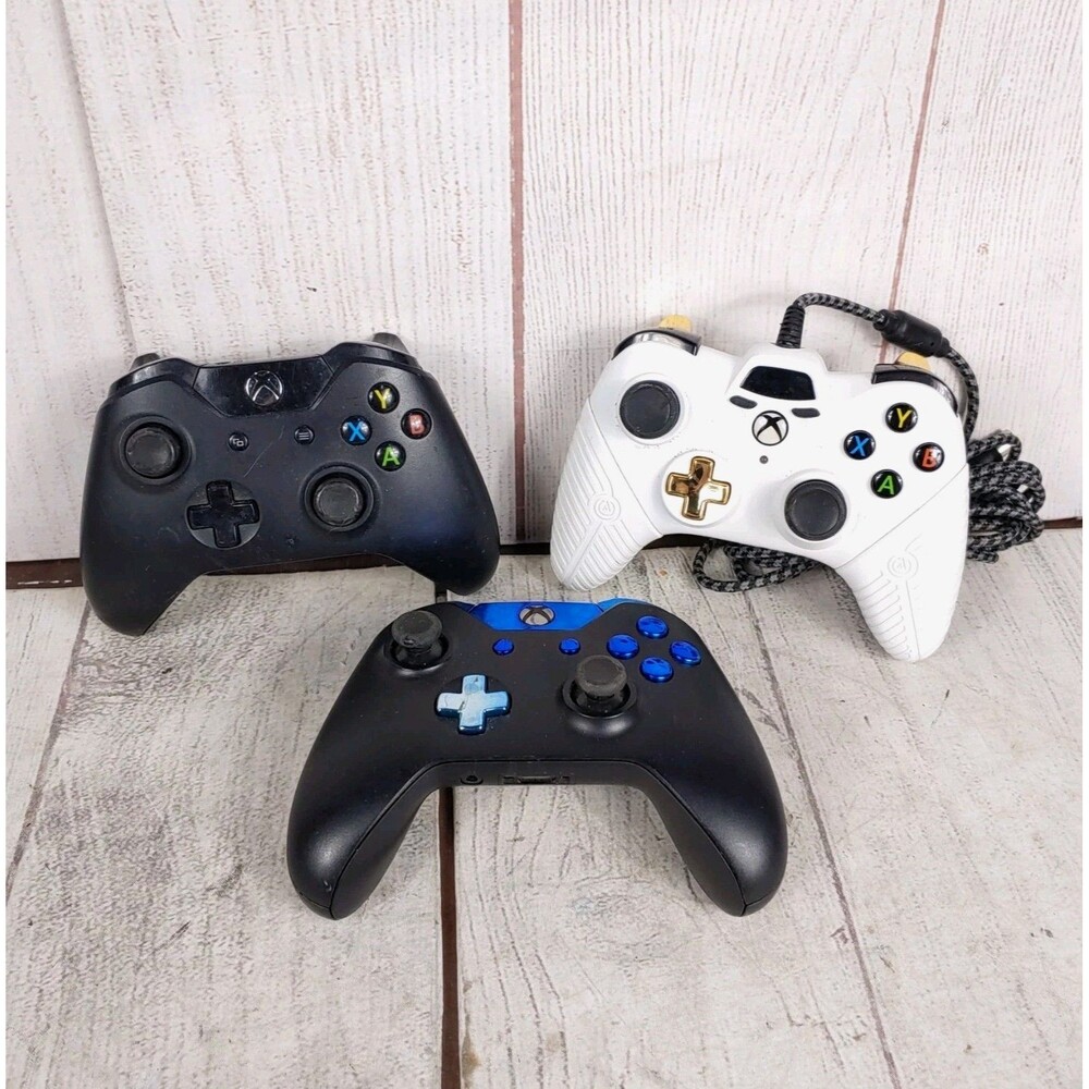 Xbox One Controller Lot of 3 for PARTS OR REPAIR‎ - UNTESTED Wireless + Wired